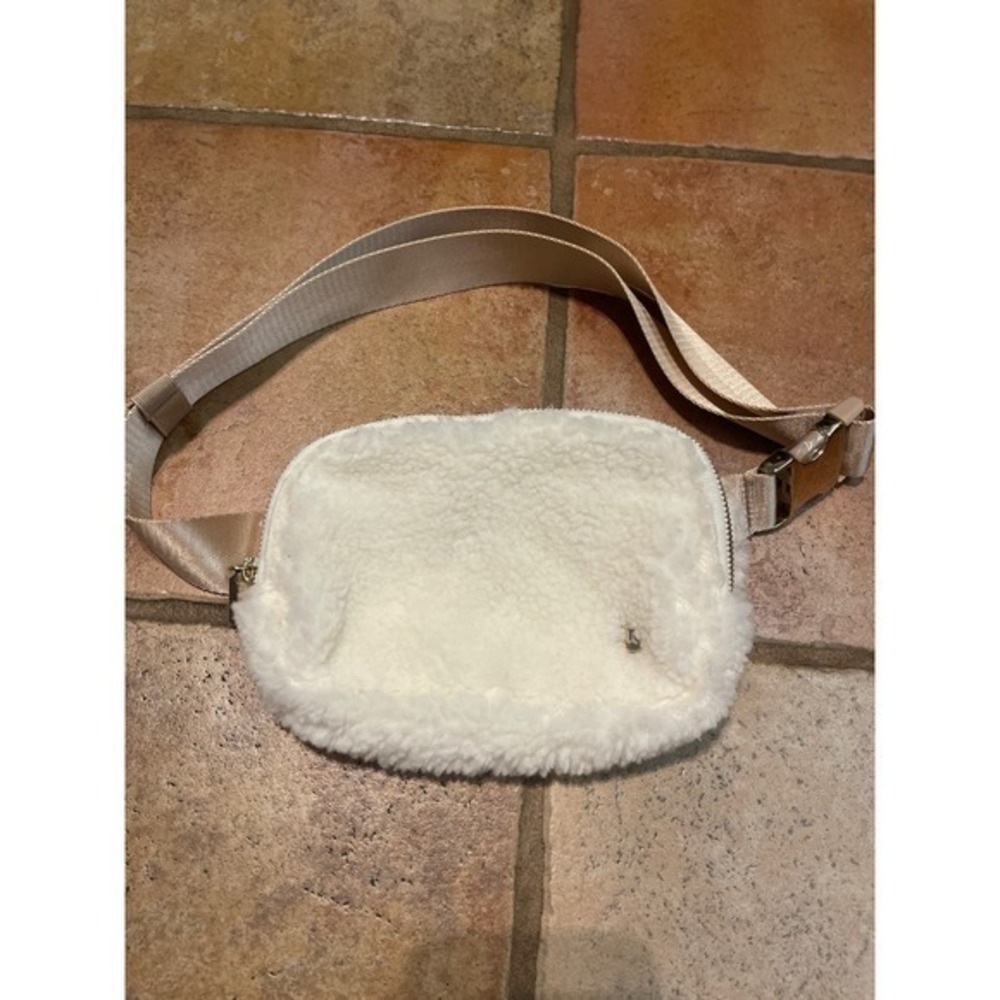 Wantable Sherpa belt bag